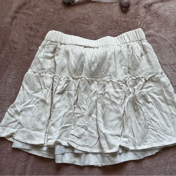 Cute Skirt! Very light and airy 🕊️ - Picture 2 of 2
